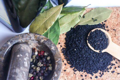 Çıbanlardan kurtulmak için çörek otu