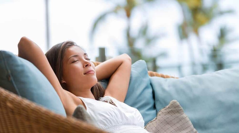 koltukta oturan kadın