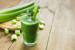 Ayva ve kereviz smoothiesi
