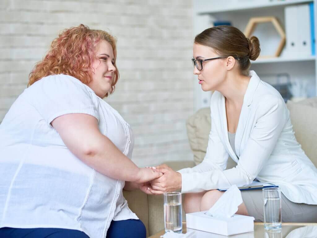 kadın doktora gidiyor
