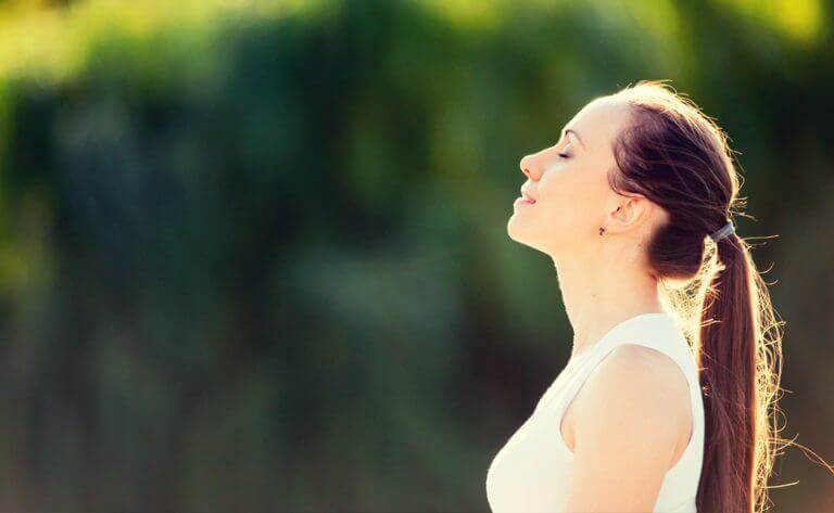 kadın nefes alıyor