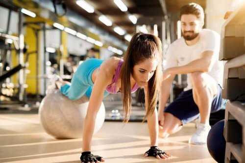 plank pilates topu kadın