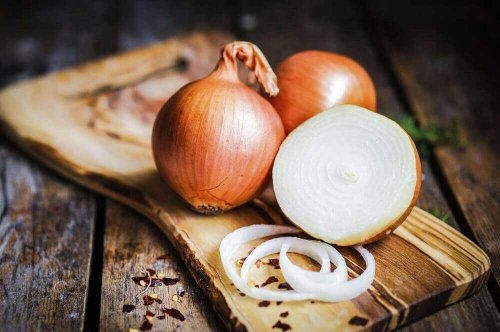 soğanlar kesme tahtası soğanlar kesme tahtası