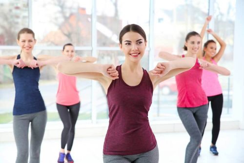 spor yapan kadınlar dans