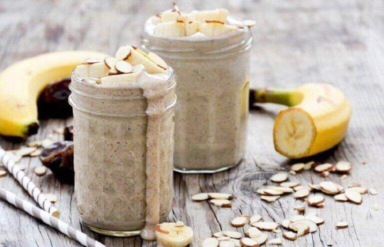 muzlu bademli smoothie
