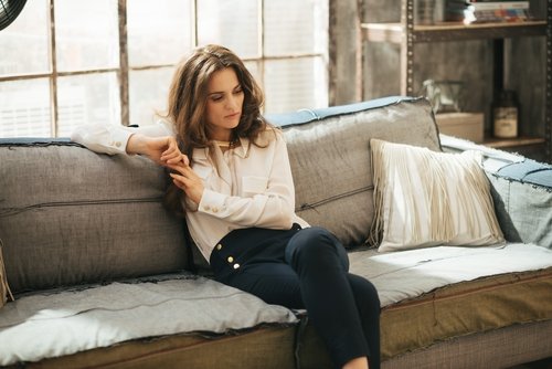 koltukta oturan kadın