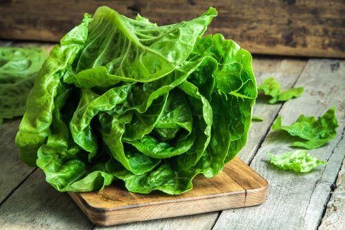 Marul, baş ağrısına iyi gelen yiyecekler kategorisindedir.