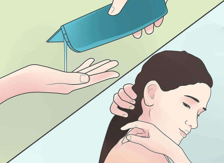 kadın saçını yıkıyor