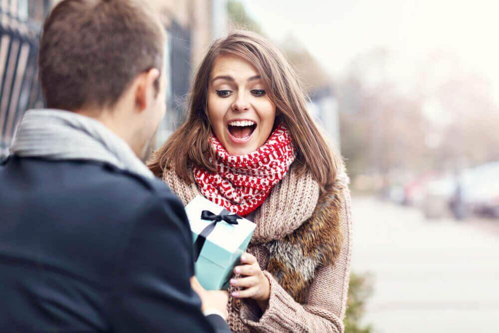 sevgiliye hediye almak