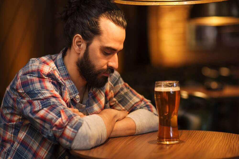 bira içen adam