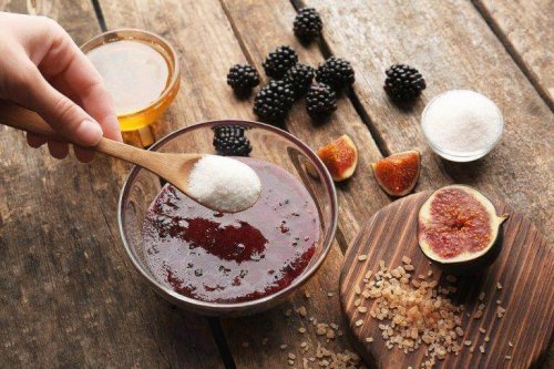 böğürtlen ve şekerden oluşan karışım