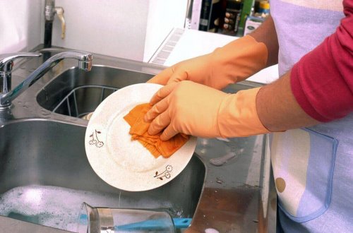 bulaşık yıkarken eldiven kullanın