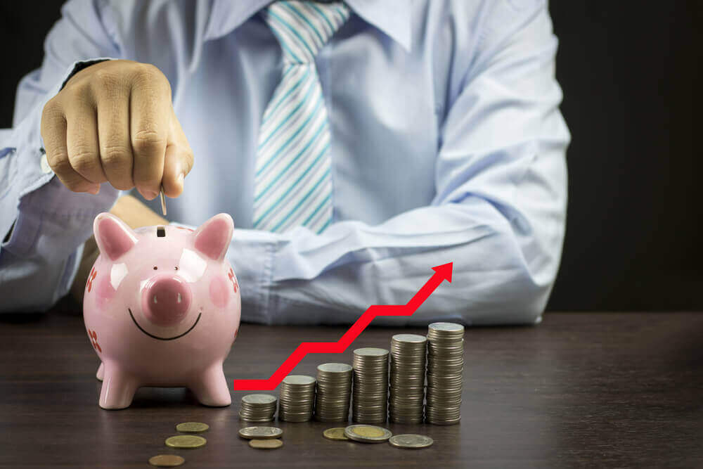 erkek para biriktiriyor