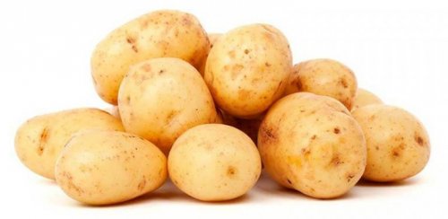 açık sarı taze patatesler ve arpacık