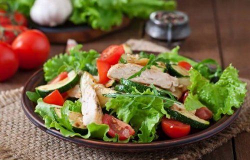 pratik ve besleyici tavuk salatası