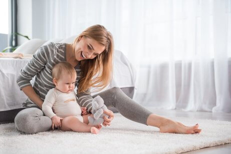 anne çok mutlu çocuğu ile