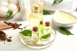 Dökülen Saçlar için 4 Çay Ağacı Yağı Maskesi