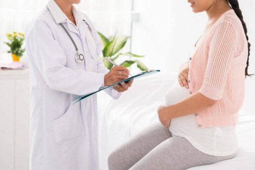 sezaryen doğum yapacak olan insan ve doktor
