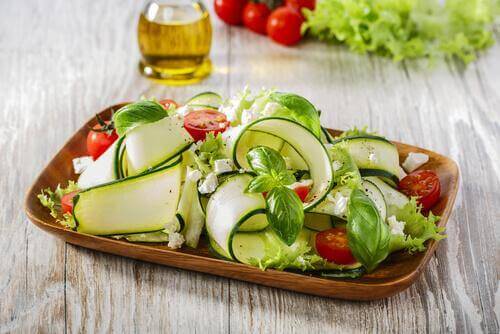 kuru yemişli tarif kabaklı salata