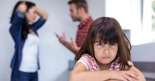 kavga etmek ebeveynler mutsuz küçük kız 