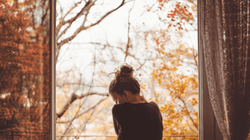 sonbahar üzgün kadın sırt