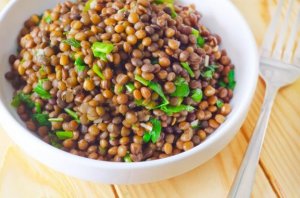 Lezzetli Bir Sebzeli Yeşil Mercimek Yemeği Tarifi