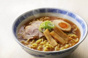 Tavuklu Ramen Eriştesi