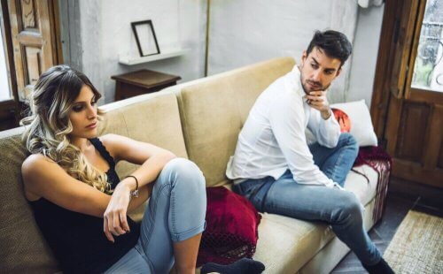 güven problemi yaşayan çift