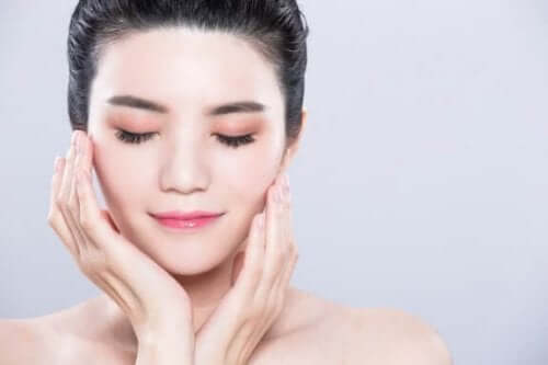 Uzun ve Dolgun Kirpiklere Sahip Olmanın Yolu