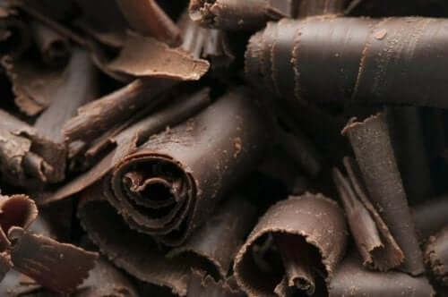bitter çikolata rulo çikolatalı turta malzemesi