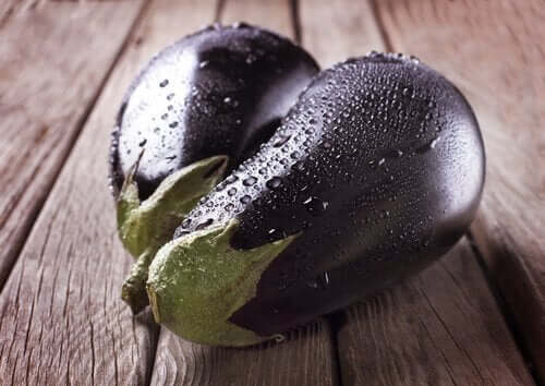 sebzeli ve soslu patlıcan dolması