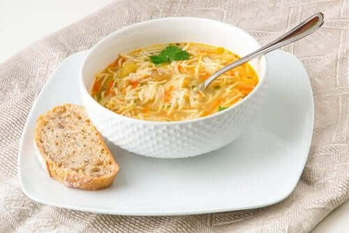 Kolay Noodle Çorbası Tarifleri