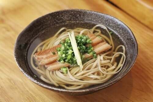 geleneksel noodle çorbası