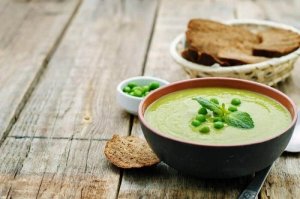 Kremalı Pastırmalı Bezelye Çorbası Nasıl Yapılır?
