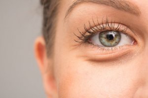 Gözlerinizin Şişmesinin 7 Muhtemel Sebebi