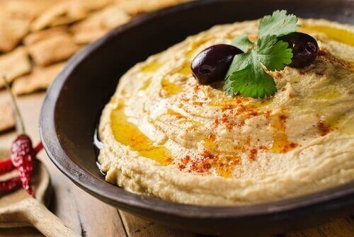 humus ve sebzeli sandviç tarifi