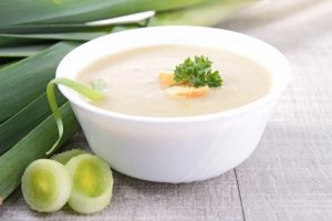 Mantar, Pırasa ve Zencefil İle Yapılan Sebze Çorbası