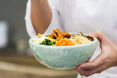 Lezzetli Bir Kore Yemeği: Bibimbap Nasıl Yapılır?