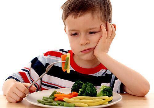 sebze yemek istemeyen çocuk