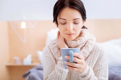 Çay içen kadın