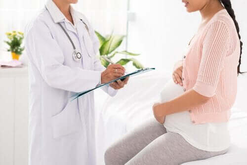 doktor hamile kadın