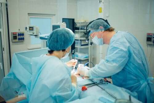 Ameliyathanede iki doktor