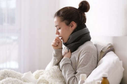 öksüren kadın ve ilaçsız soğuk algınlığı tedavisi