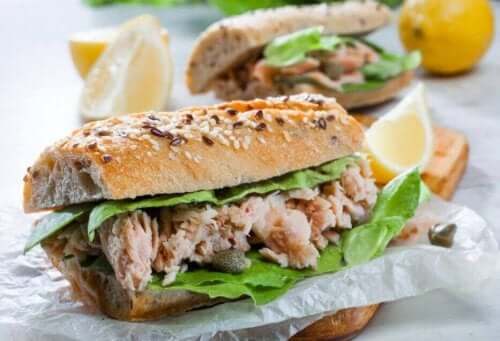 ton balıklı lezzetli sandviç