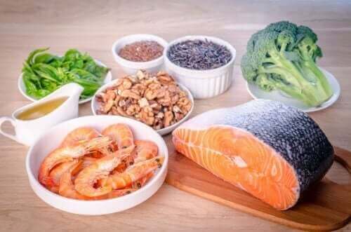 Omega 3 içeren besinler tüketmek kolesterol seviyelerinizi düzenlemeye yardımcı olur. 