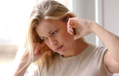 Özel manevralarda 30 saniye kalarak kulak içi parçacıkları etkisiz hale getirmek mümkün. 