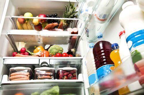 Kararmış meyve tüketmemek için buzdolabı kullanma