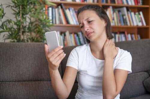 Cep Telefonu Boynu Sendromu: Nasıl Önlenir?