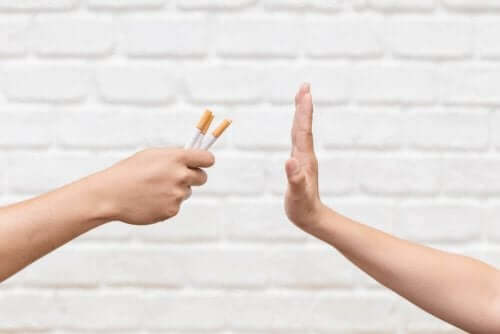 sigaralar dur işareti sigara içmeyi bırakmak 