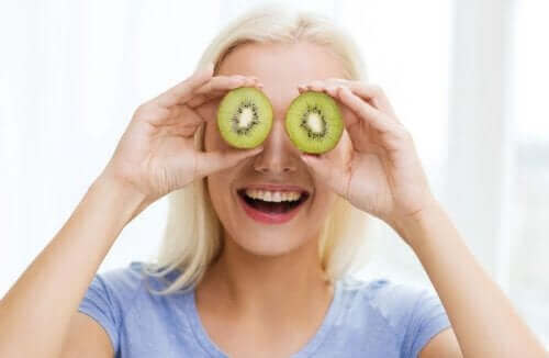 menopoz belirtileri ile savaşmada kivi